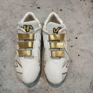 하타케야마 한정판 야구 포인트 스파이크 화이트/골드