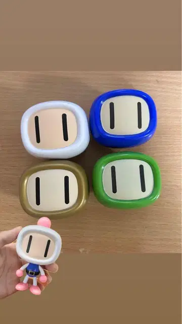 봄버맨 캡슐 피규어 가챠 4개 세트