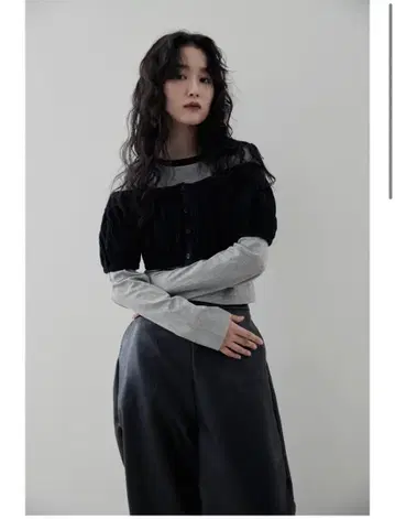meer. 오프 숄더 셔링 탑 /BLK