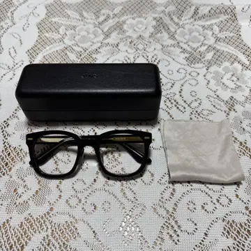 JINS TODAY 2024-25FW 검은색 테두리 안경 케이스 포함