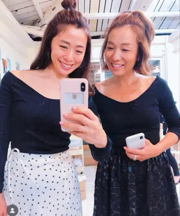 오프숄더 블랙 티셔츠 긴팔