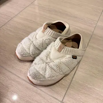 테바 엠버 모크 플리스 23cm 화이트