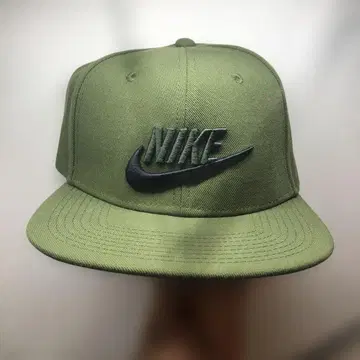 나이키 올리브 그린 스냅백 캡