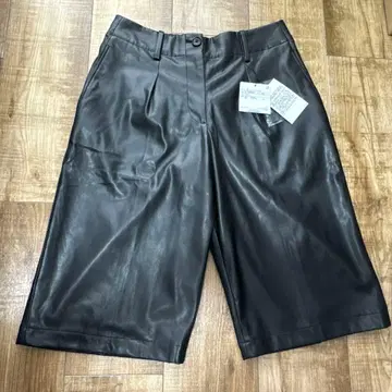 [ 새상품 택 포함 ] 플라스테 인조 가죽 바뮤다 팬츠 S 사이즈
