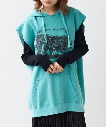 ESSAY PIGMENT NOSLEEVE HOODIE 터콰이즈 블루