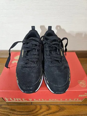 PUMA 블랙 스웨이드 스니커즈