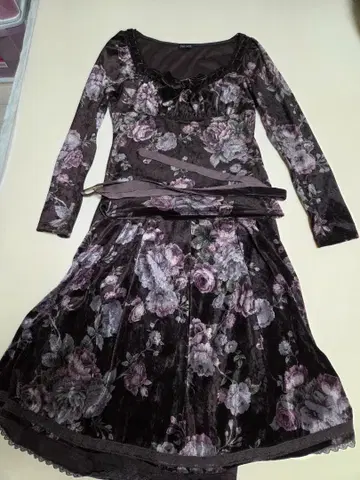 레스트로즈 꽃무늬 셋업 사이즈 2