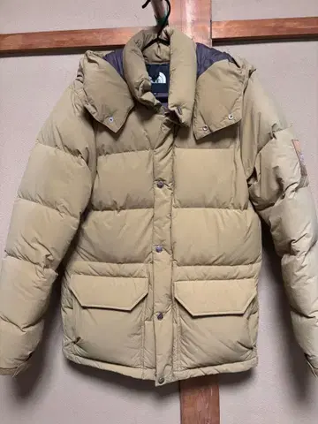 THE NORTH FACE 후드 부착 다운 자켓 베이지