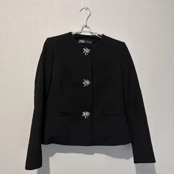 ZARA 블랙 노카라 자켓 블랙 비쥬 버튼 장식
