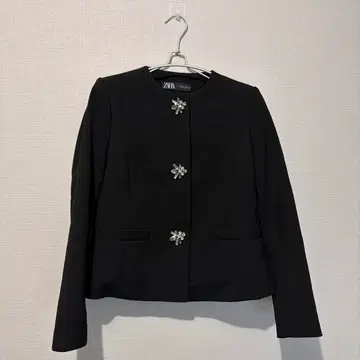 ZARA 블랙 노카라 자켓 블랙 비쥬 버튼 장식