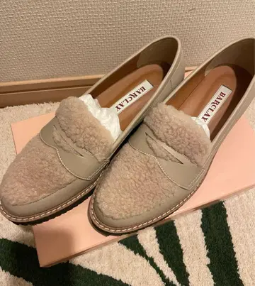 버클레이 새상품 복슬복슬 베이지 로퍼