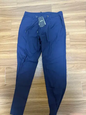 HUGO BOSS 사이즈 48