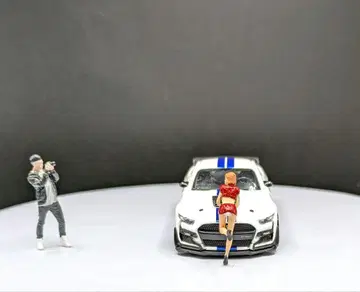 1/64 미니카 (포드 머스탱 GT) & 피규어 2체