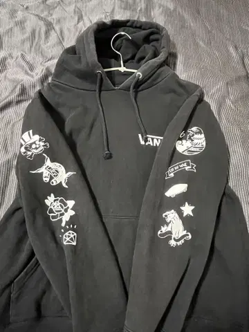 VANS 블랙 후드티 그래픽 프린트