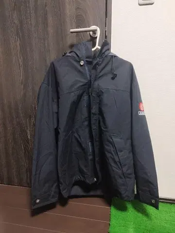 컨디션 최상 AIGLE 에이글 마운틴 파카 후드 부착 L 블랙 컬러