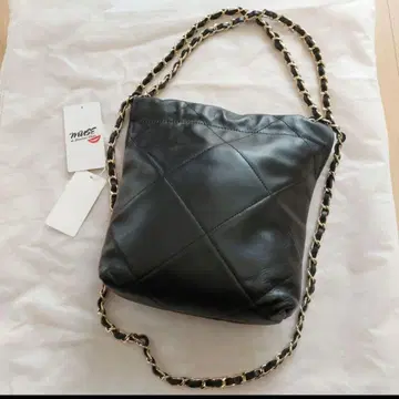 1회 착용 두지엠 클라세 오우렌티 퀼팅 체인 백