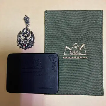 SAAD 아리프 컬렉션 탑