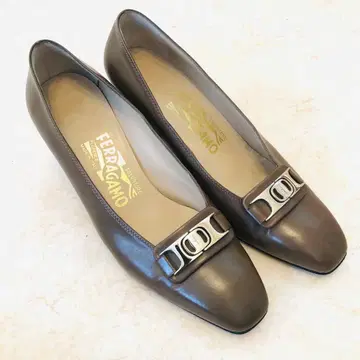 [ 새상품급 ] [ Ferragamo ] 브라운 펌프스 Oct 9