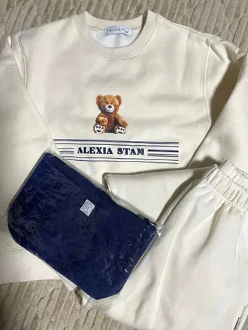 ALEXIA STAM*2025*곰 셋업*맨투맨*파우치*3점