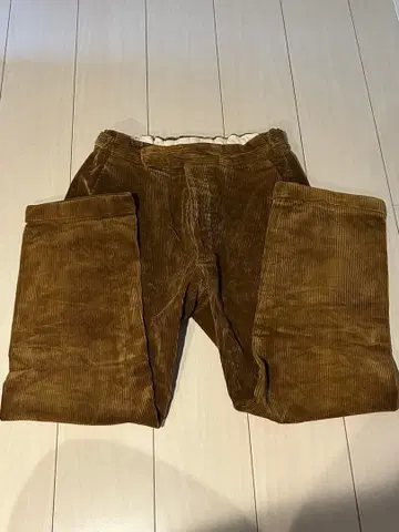 브라운 코듀로이 팬츠 버튼 포함