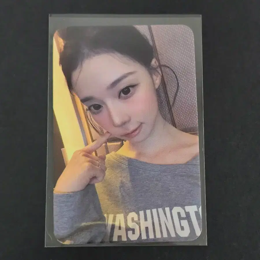 QWER サイン入りチェキ 사인이 들어간 체키 QWER | 큐더블유이알 QWER Lockation signature pick set, sealed new