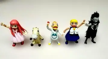 골드 컬러의 갓슈 피규어 5체 세트