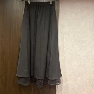플레어 스커트 새틴풍 블랙