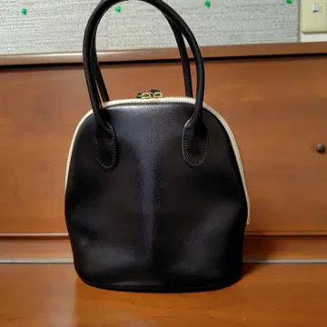 블랙 지퍼 핸드백
