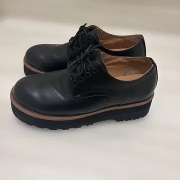 루즈 하이 밑창 플레인 토 슈즈