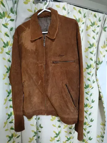 브라운 스웨이드 자켓 GUESS
