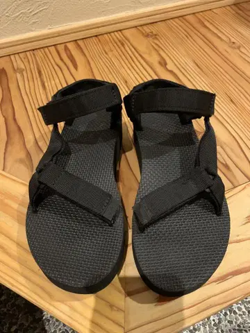 Teva 블랙 스포츠 샌들