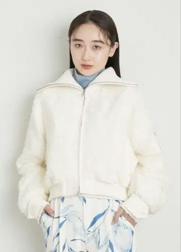 릴리 브라운 컷 자카드 블루종 화이트