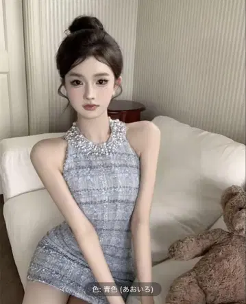 파란색 비즈 장식 슬리브리스 드레스