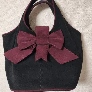 리본 포함 블랙과 와인 레드 토트백