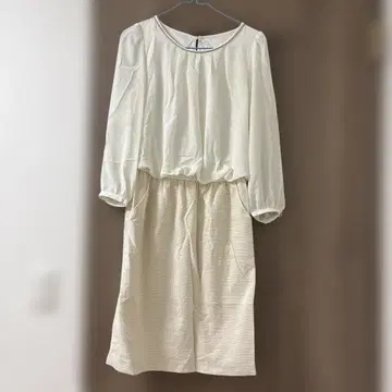 아이보리 긴팔 드레이프 원피스 M 사이즈