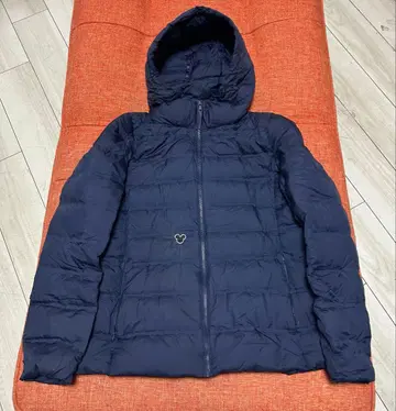 하자품! 미키 아이콘이 달린 UNIQLO 울트라 라이트 다운 M