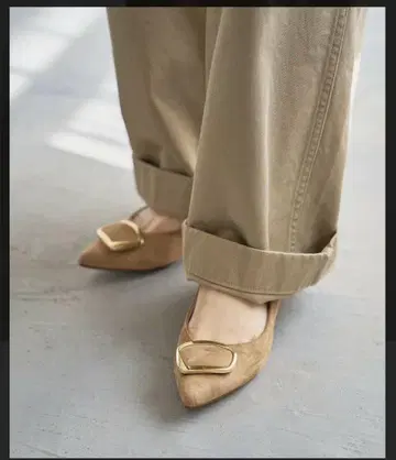LE TALON 3cm 포인트 뉘앙스 버클 펌프스