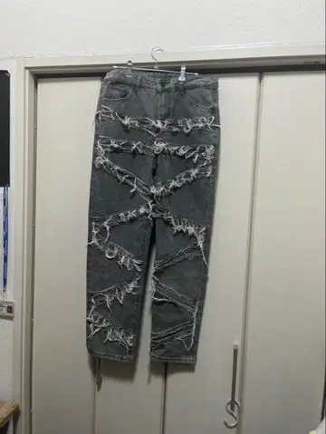데미지 가공 그레이 데님 팬츠 사이즈 32