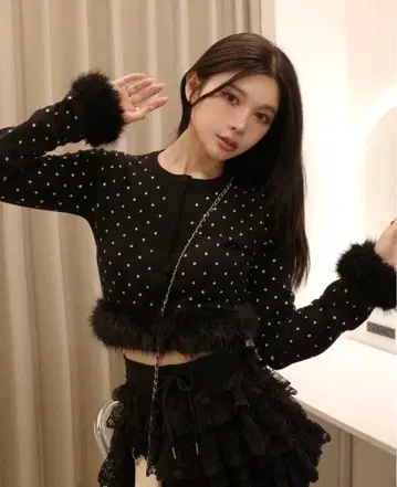Darch 도트 자카드 페더 니트탑