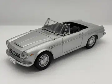 AUTOart DATSUN SR311 1967 1/18