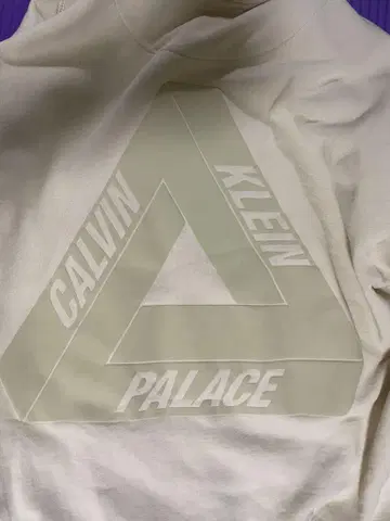 Calvin Klein x Palace 후드티 M 사이즈 크림색