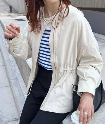 DISCOAT 노카라 허리 개더 블루종 아이보리 M 사이즈
