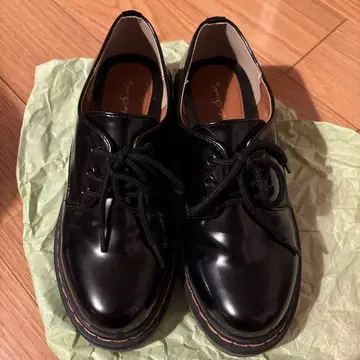 블랙 레이스업 슈즈
