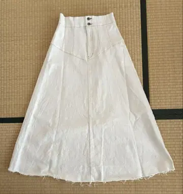 새상품 미사용 코디하기 쉬운 화이트 롱 데님 스커트