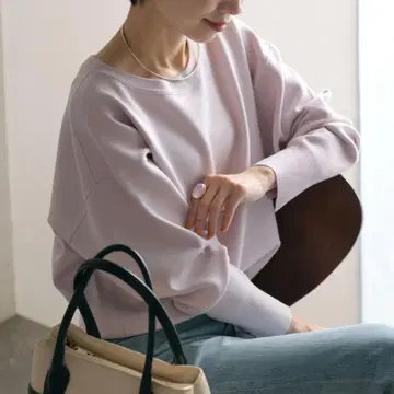 La TOTALITE 라토타리테 접결 크루넥 풀오버 니트