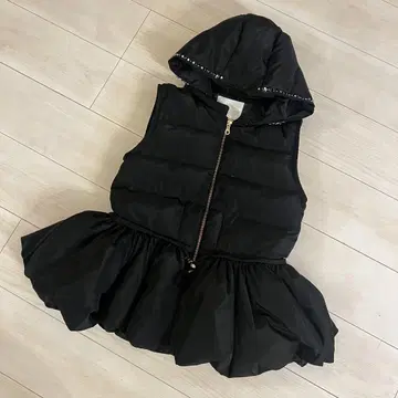 Chesty 체스티 다운 베스트 플럼 블랙 비쥬