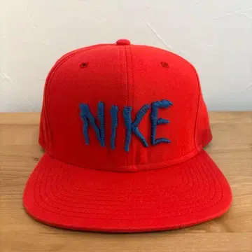 NIKE 레드 스냅백 캡
