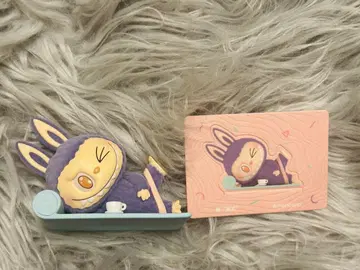 Labubu 요가 피규어 Americano