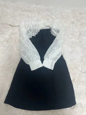 레이스 소매 미니 원피스 블랙 화이트