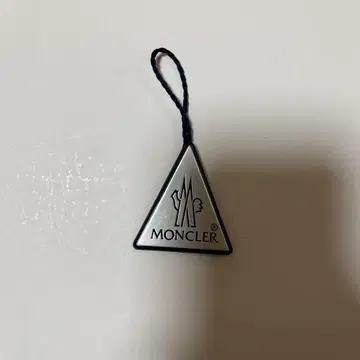 MONCLER 삼각형 참